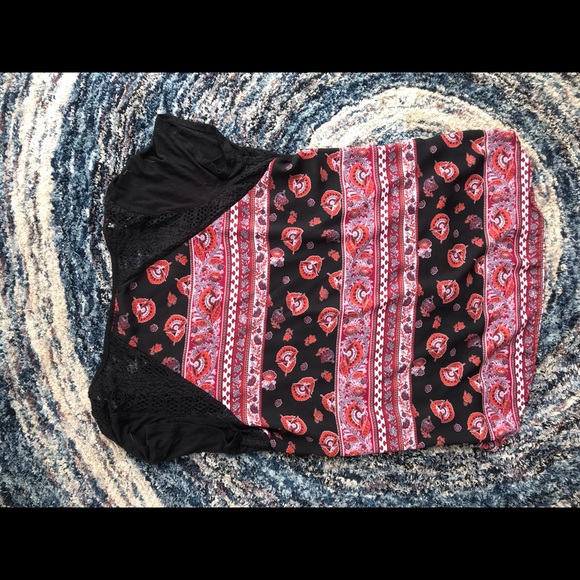 Back Designed Top - Picture 2 of 3